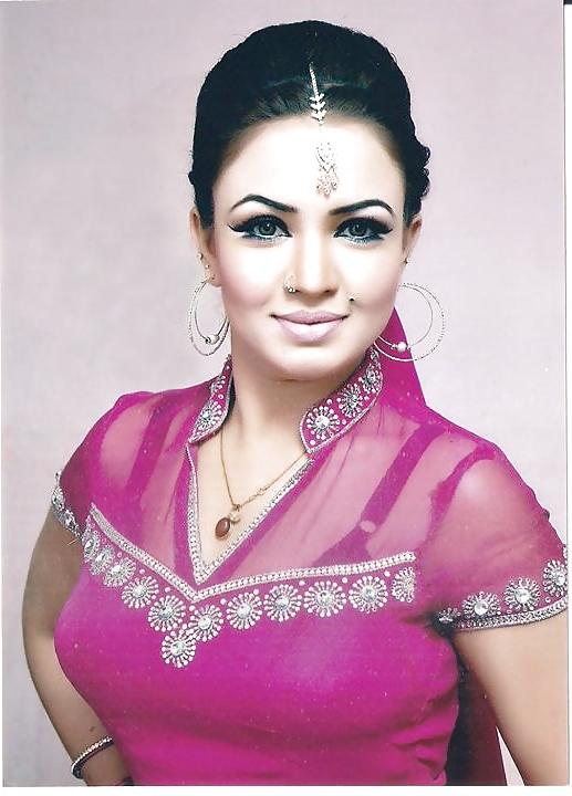 25P Paki Neha bloch Dancing girl