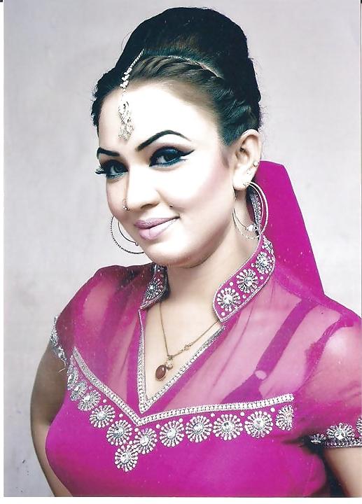 25P Paki Neha bloch Dancing girl