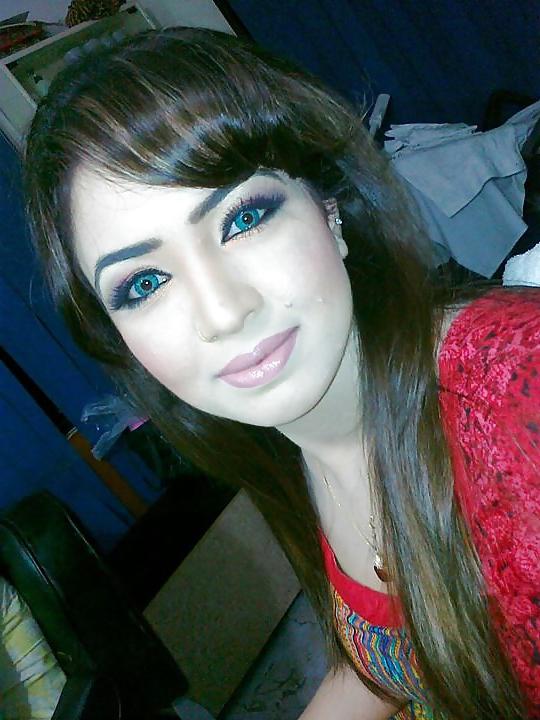25P Paki Neha bloch Dancing girl