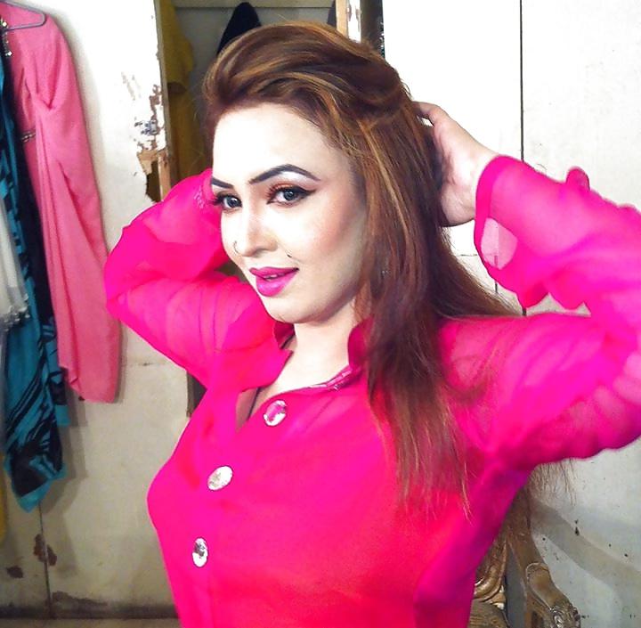 25P Paki Neha bloch Dancing girl