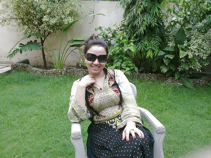 25P Paki Neha bloch Dancing girl