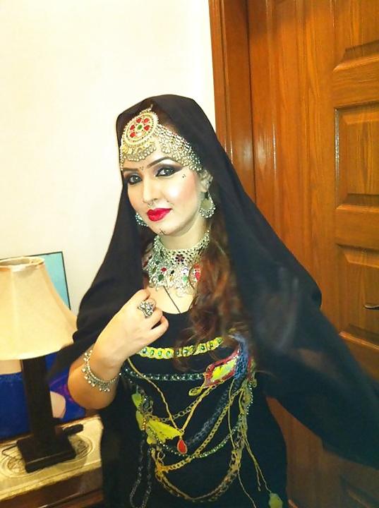 25P Paki Neha bloch Dancing girl