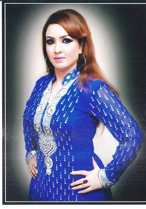 25P Paki Neha bloch Dancing girl