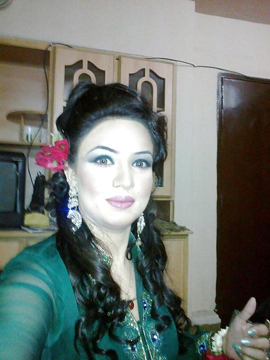 25P Paki Neha bloch Dancing girl