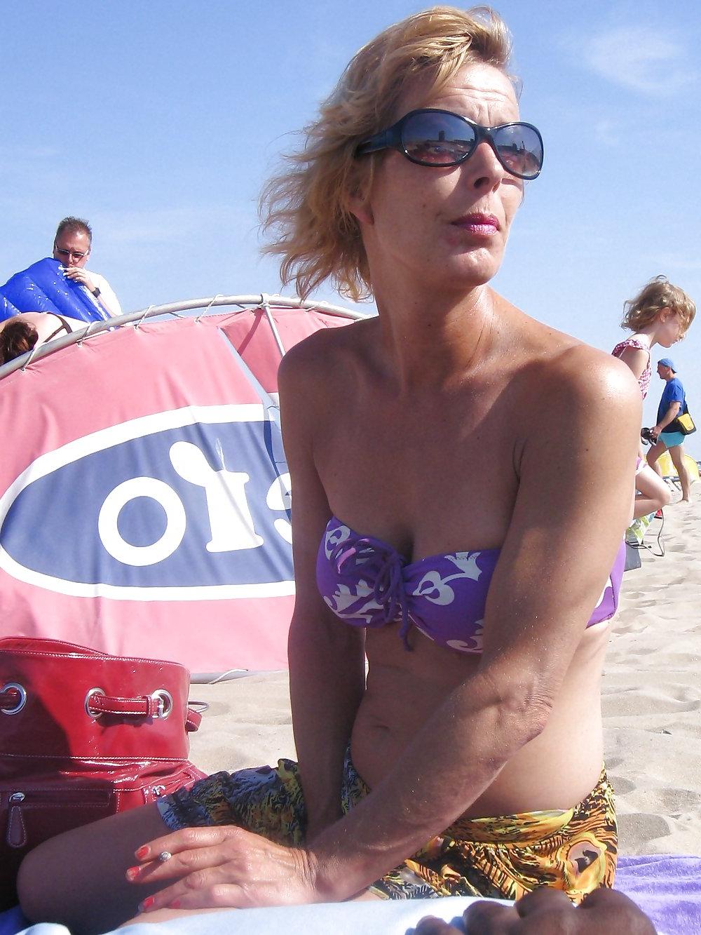 11P Golden Mature Hotties