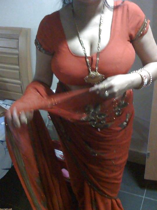 21P Desi aunty cleavage and nude