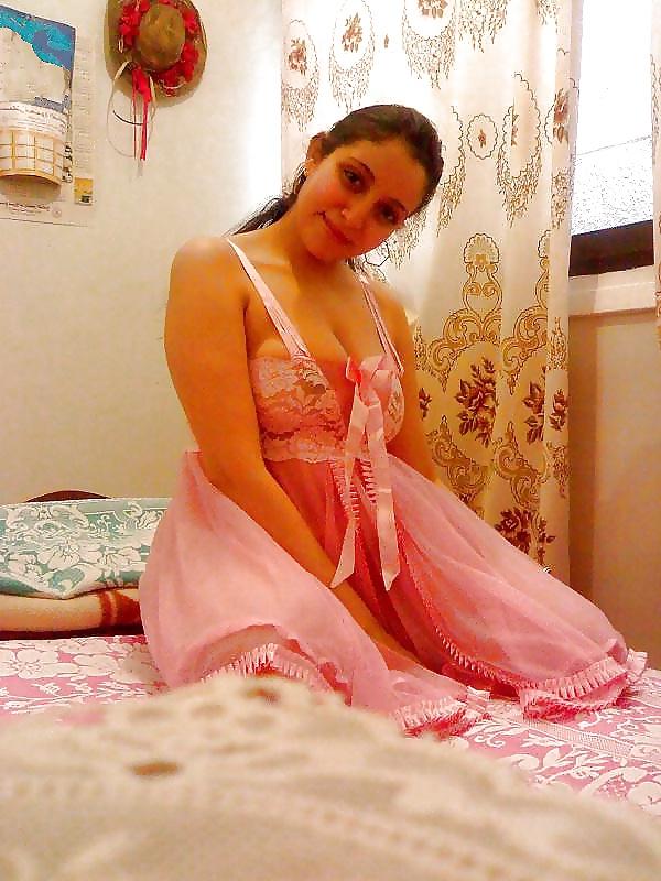 21P Desi aunty cleavage and nude