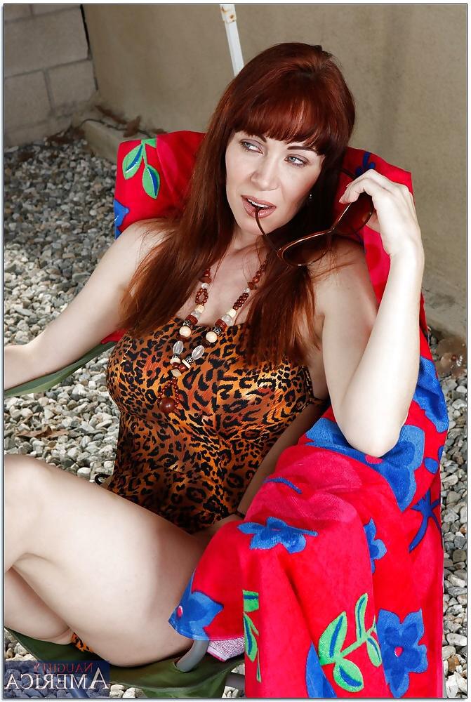 11P Breathtaking mouthwatering milf goddess