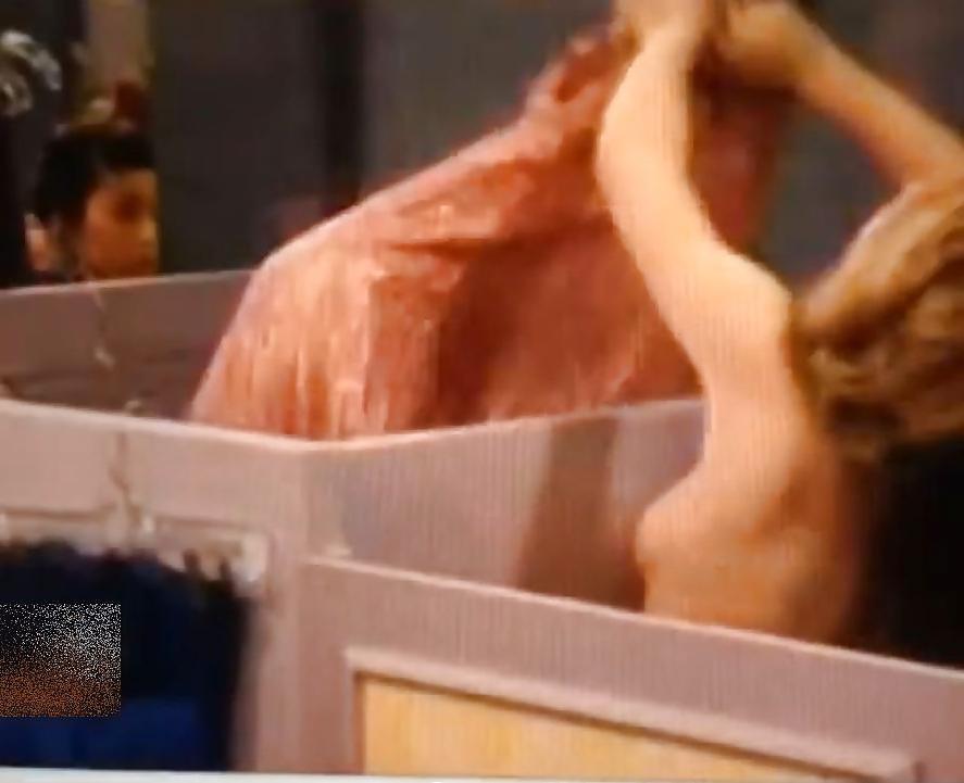 8P Celeb 012 - Jennette McCurdy - the Nip-Slip