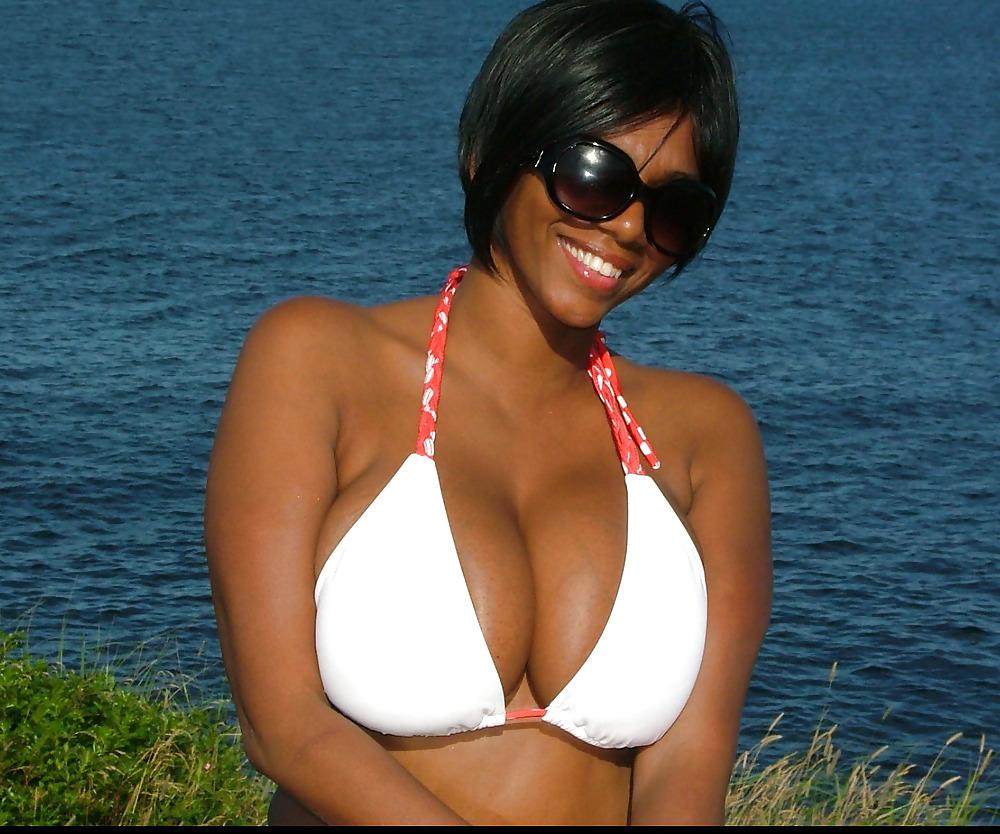 25P Hot Black Chicks 001