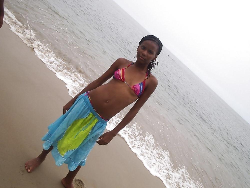 25P Hot Black Chicks 001