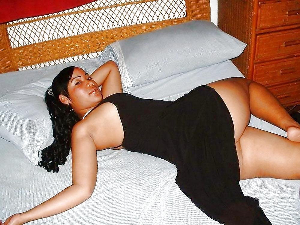 25P 139- BLACK AND EBONY SEXY 39
