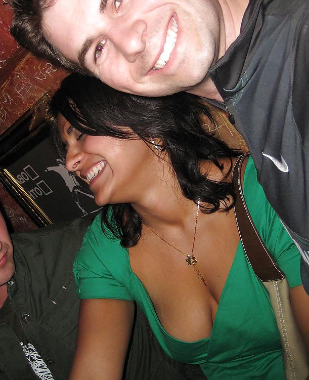 25P Les salopes ( cleavage )