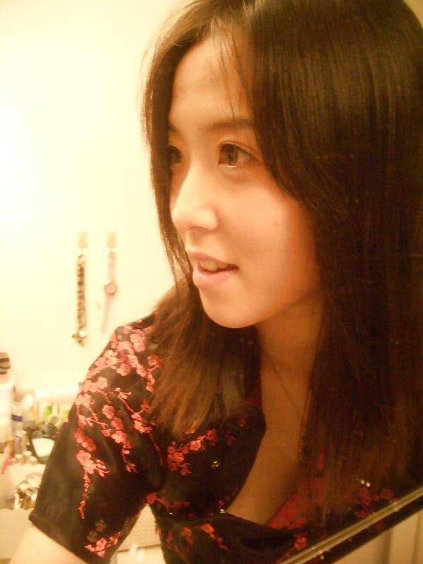 25P Pretty asian girl flashing her tits (II) ... and the rest