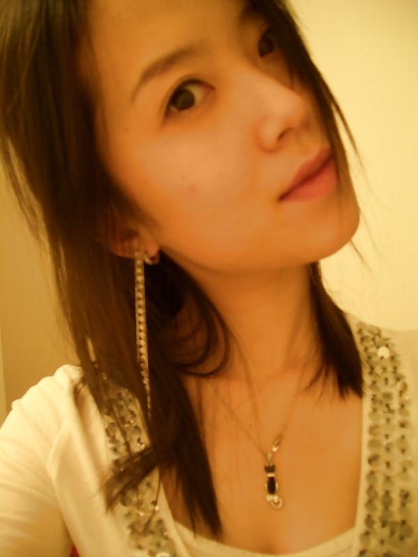 25P Pretty asian girl flashing her tits (II) ... and the rest