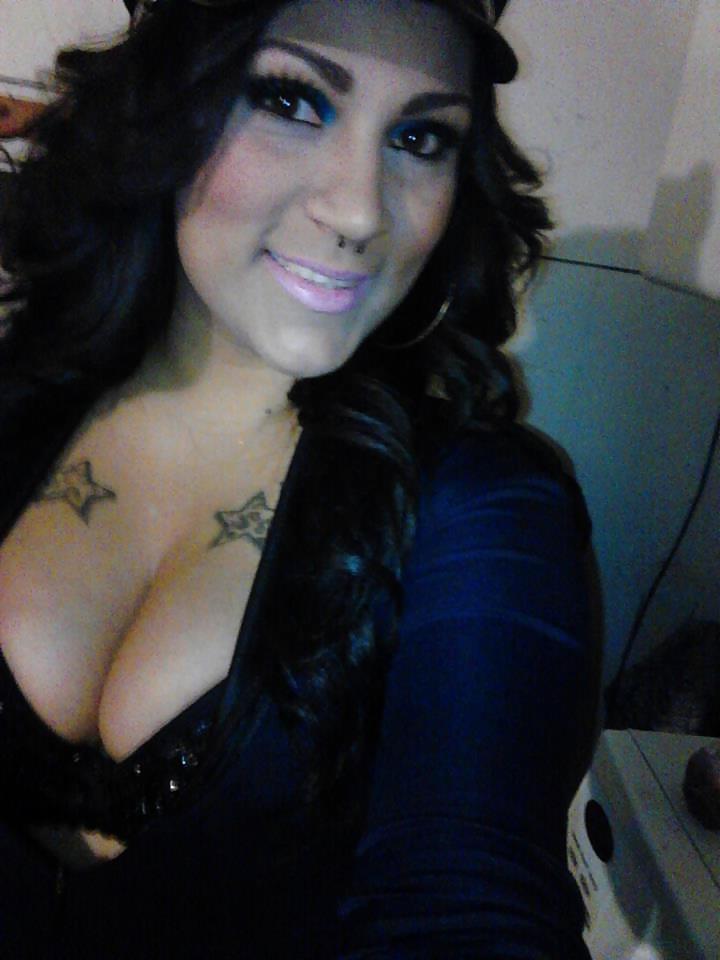 25P Thick latina milf cleavage