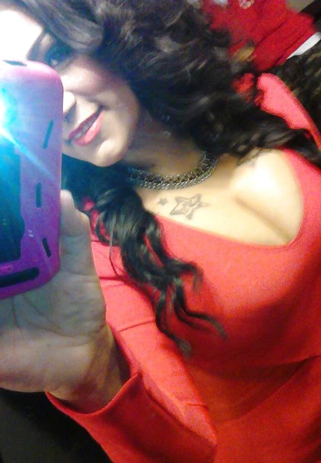 25P Thick latina milf cleavage