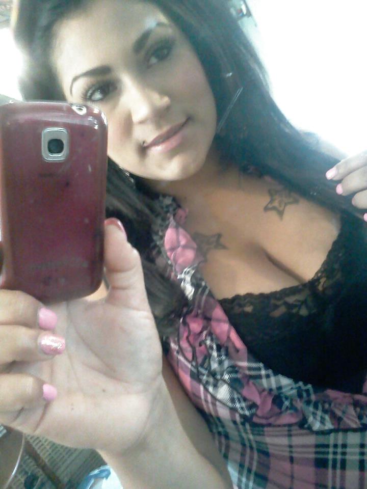 25P Thick latina milf cleavage