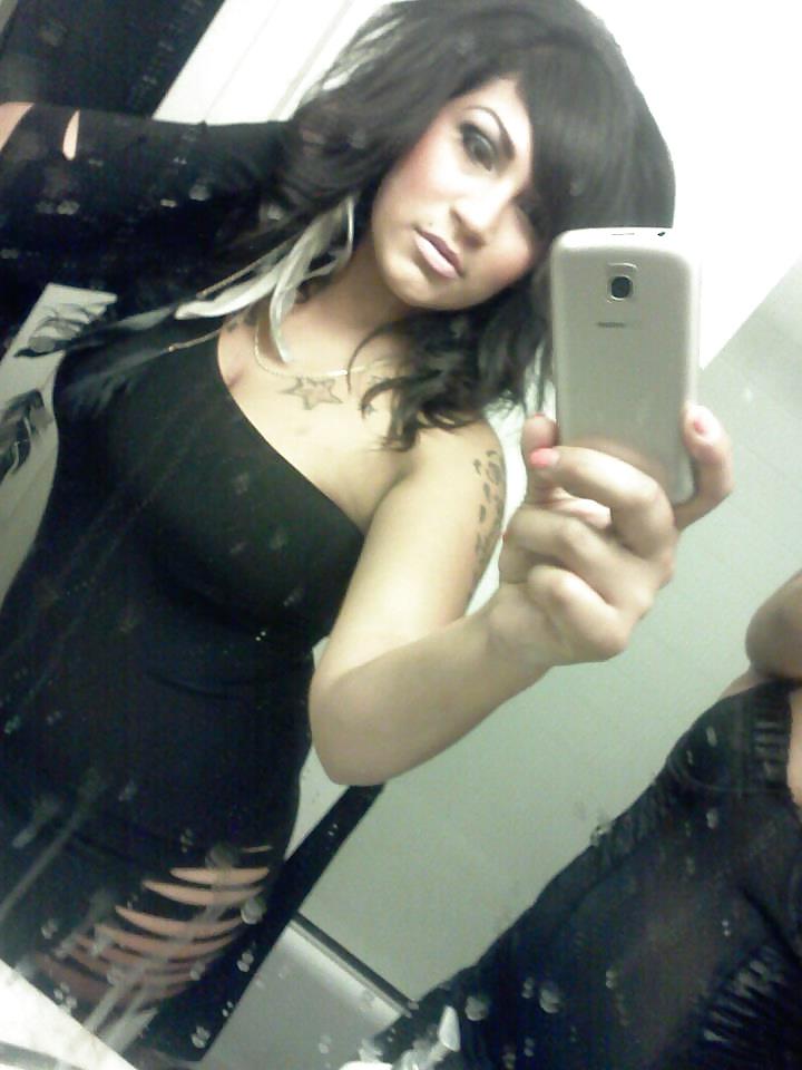 25P Thick latina milf cleavage