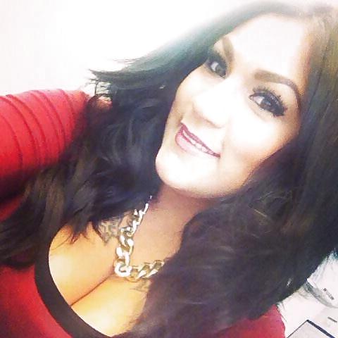 25P Thick latina milf cleavage