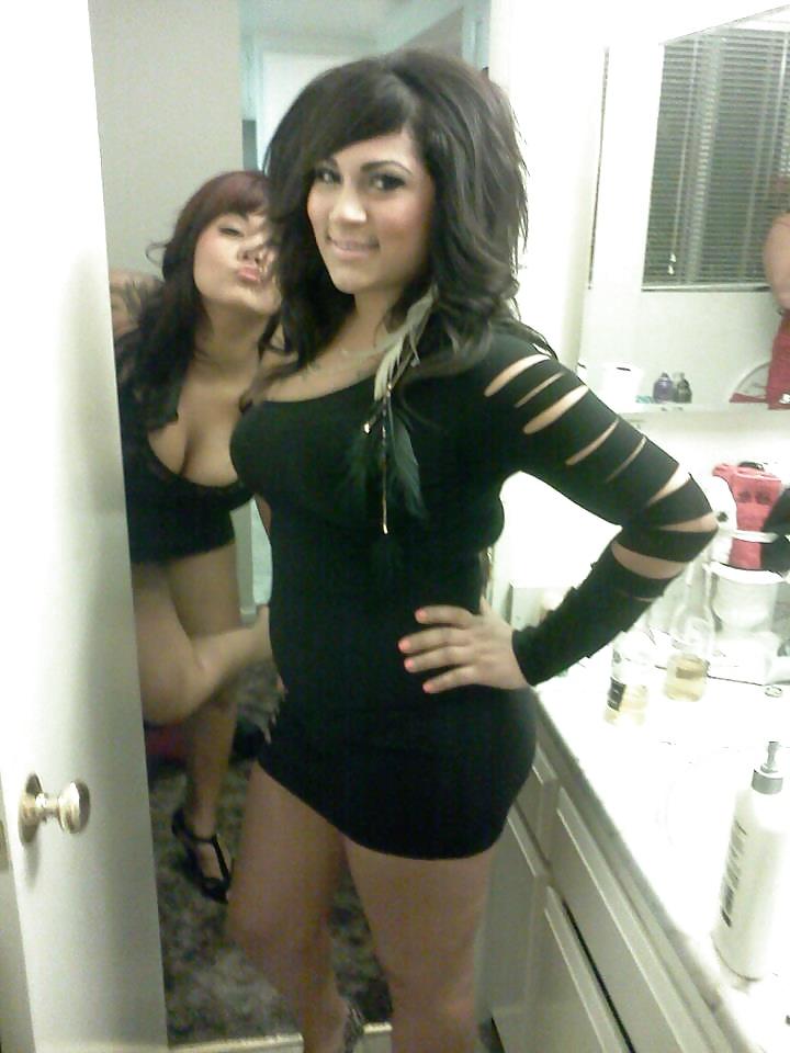 25P Thick latina milf cleavage