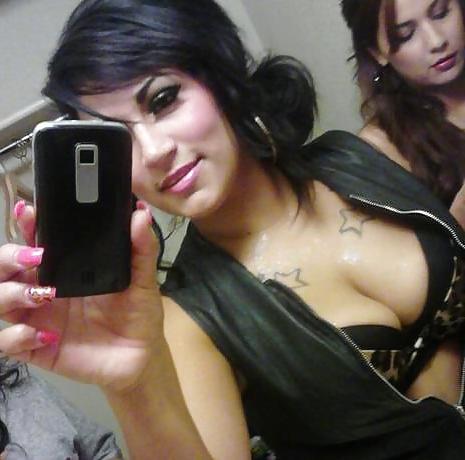25P Thick latina milf cleavage