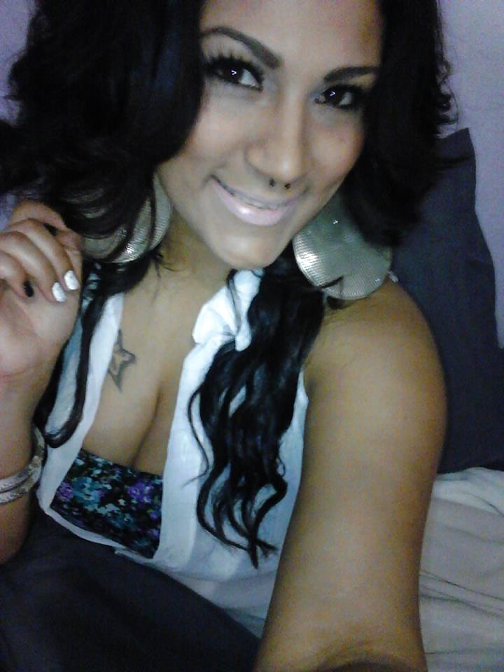 25P Thick latina milf cleavage