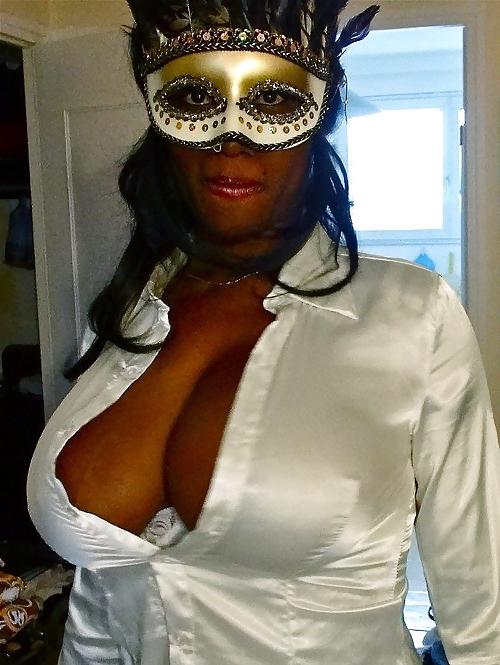 24P Black tits