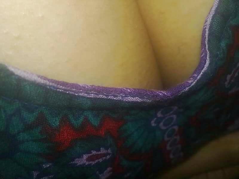 8P Her cleavage ...