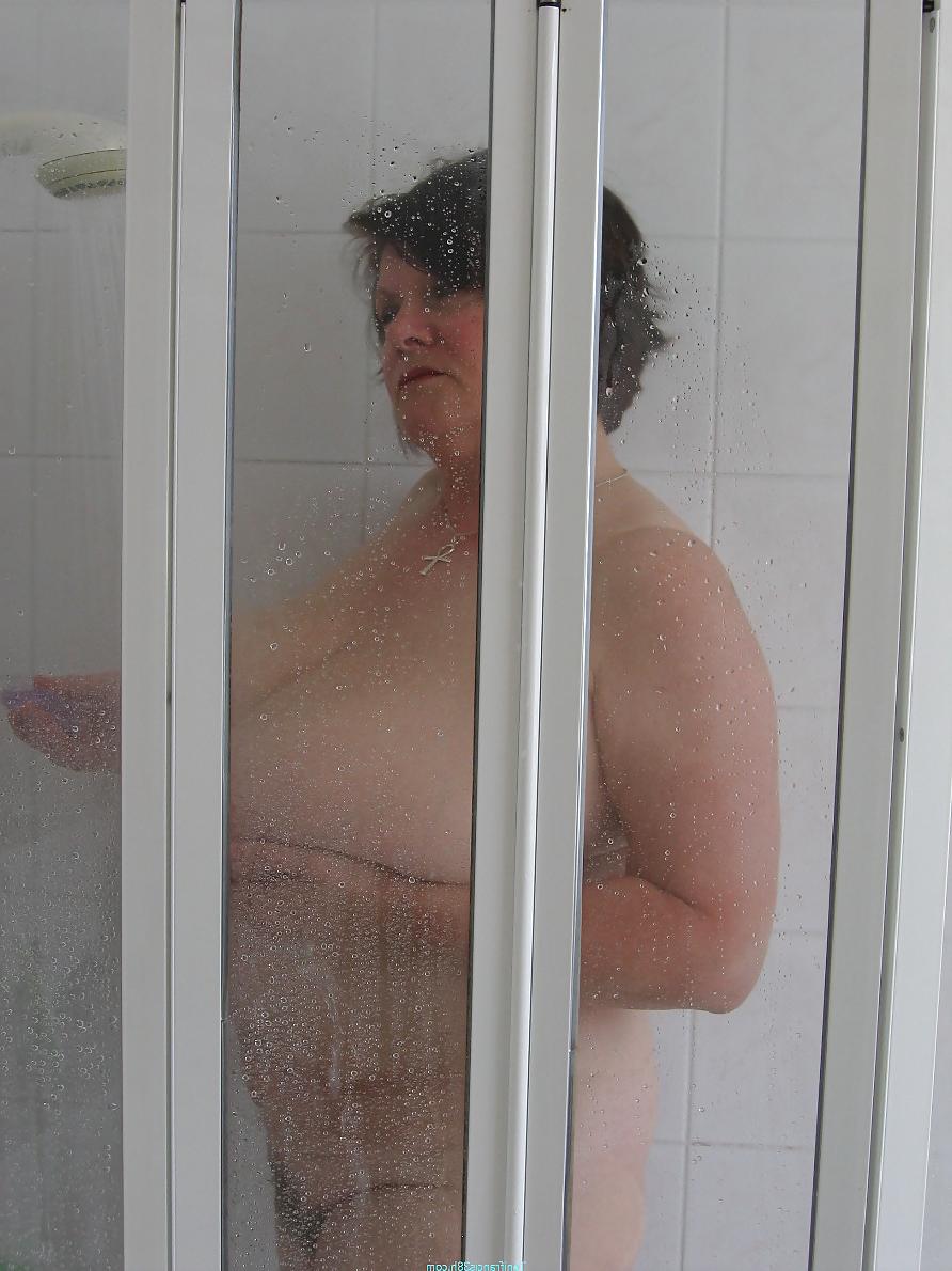 25P Toni kessering - shower