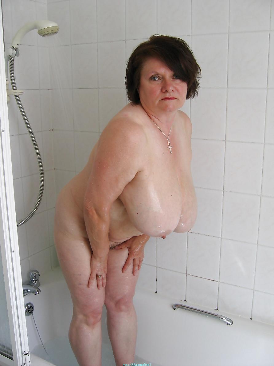 25P Toni kessering - shower