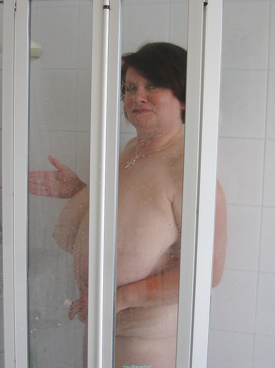 25P Toni kessering - shower