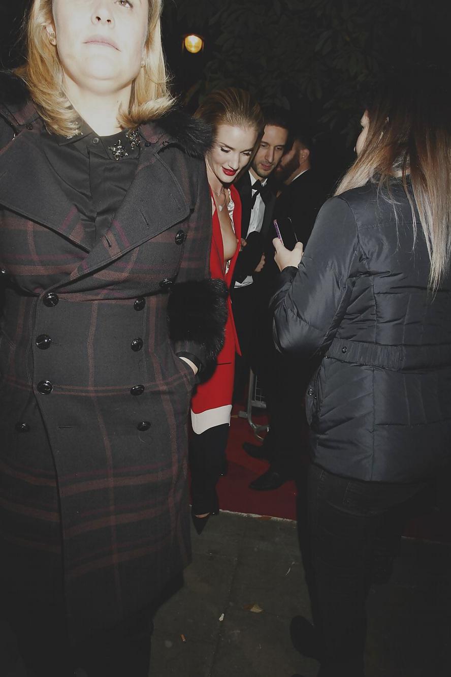 5P Rosie Huntington nip slip