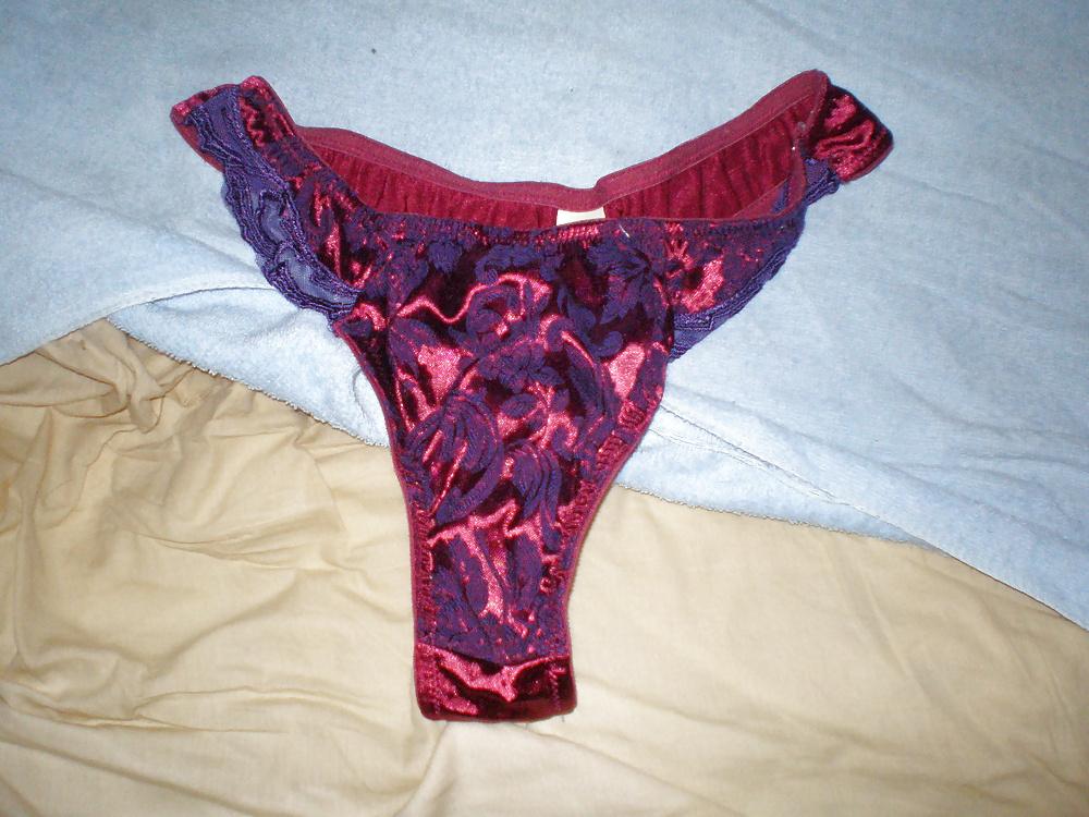 24P Ejaculation ds petites culottes voisine 2
