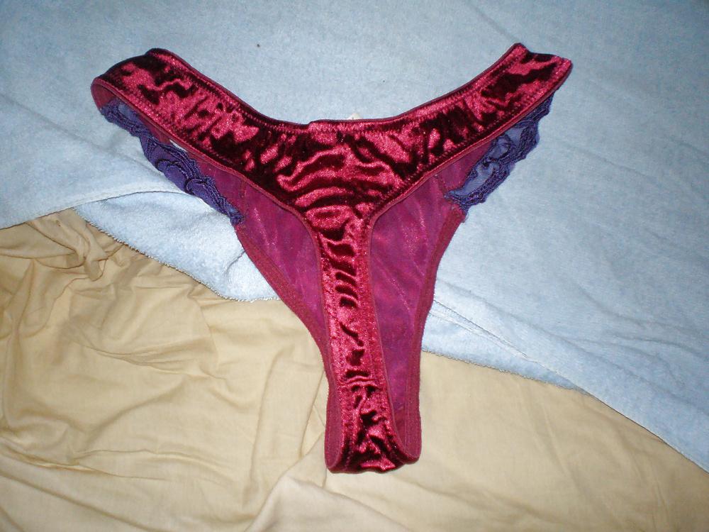 24P Ejaculation ds petites culottes voisine 2