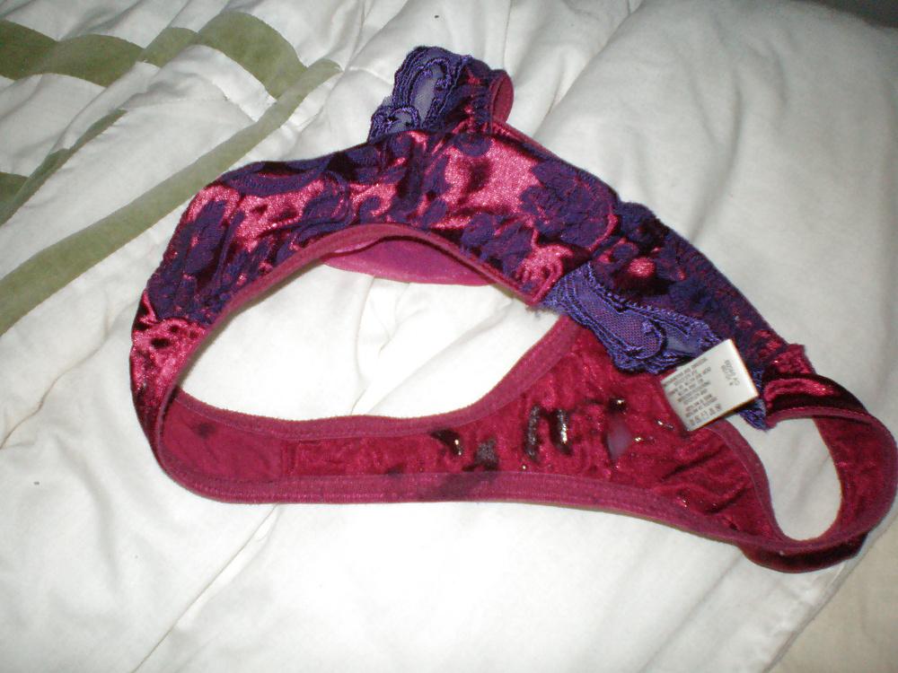 24P Ejaculation ds petites culottes voisine 2