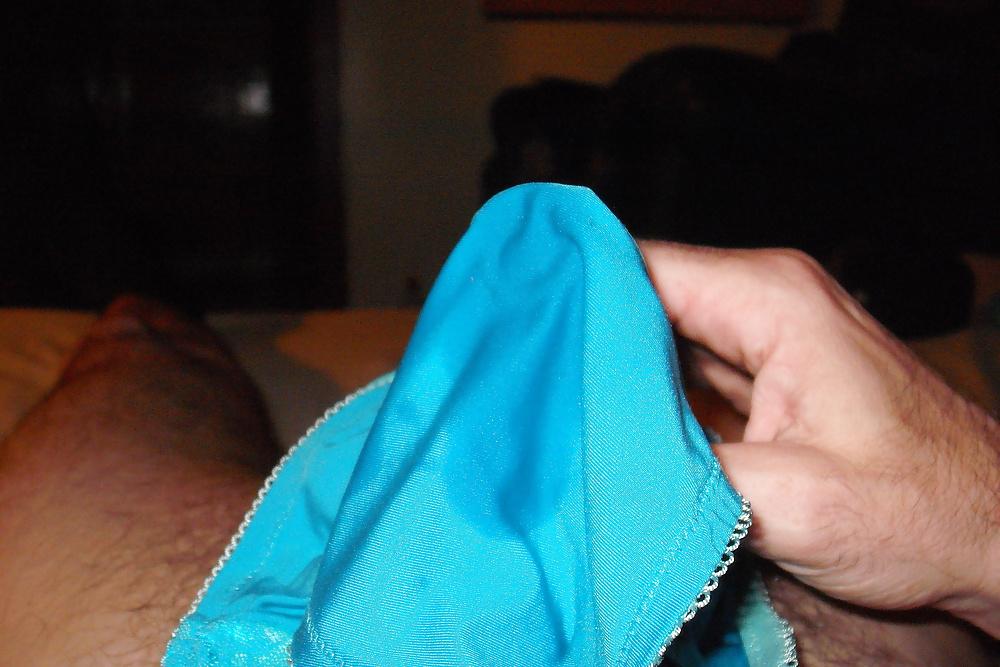25P Ejaculation ds petites culottes voisine 4