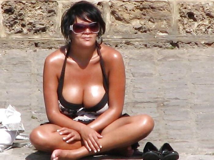 25P Wonderful Cleavage (Non-Nude)