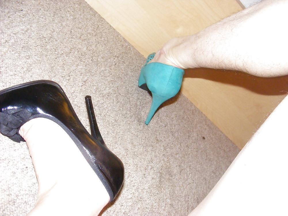25P Gorgeous milf wearing heels and panties