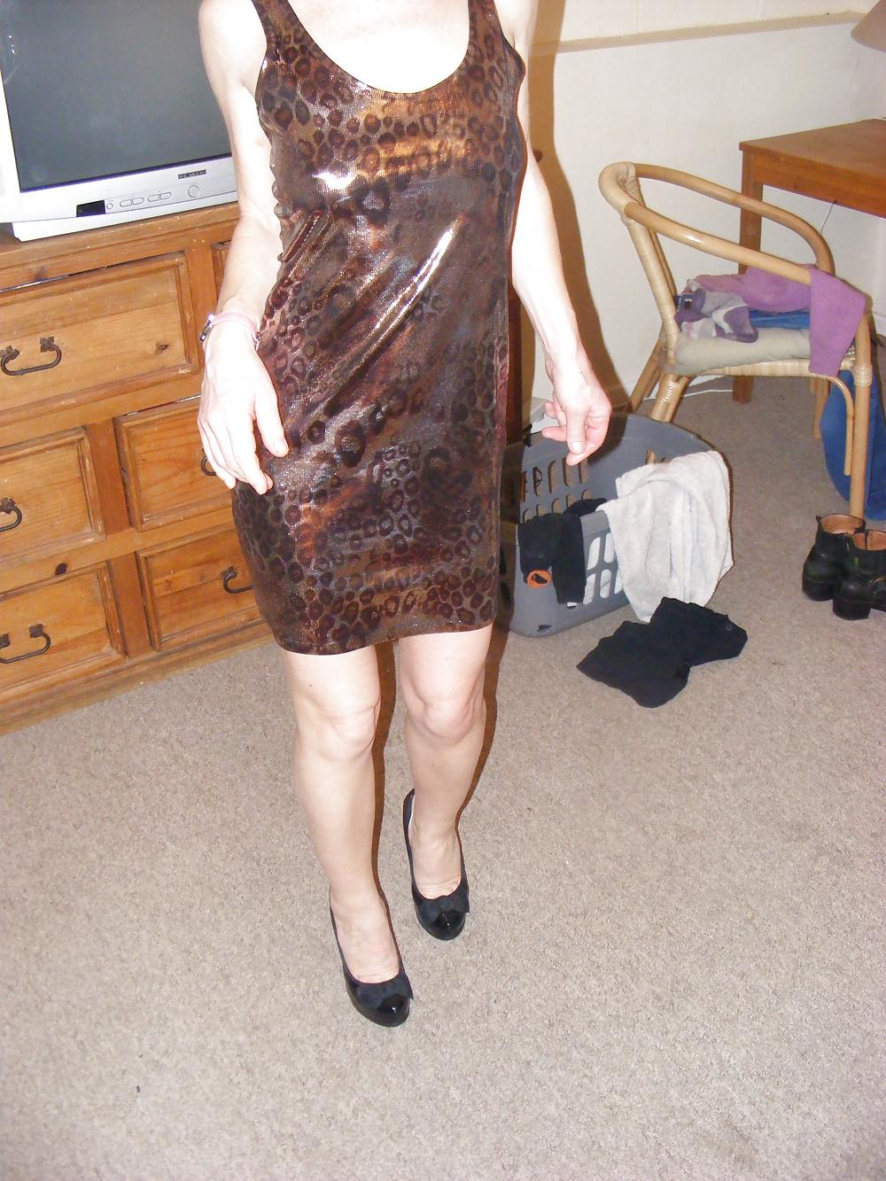 25P Gorgeous milf wearing heels and panties