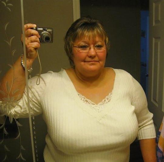 25P Lovely grannies bbw pics, looks charming 1
