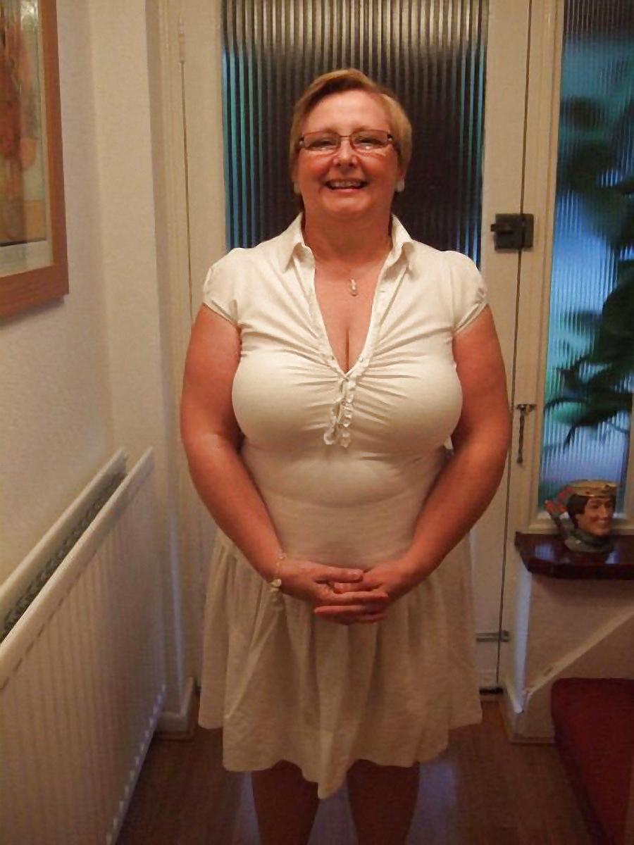 25P Lovely grannies bbw pics, looks charming 1