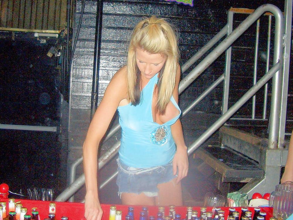 25P Cleavage Downblouse Nipple Slip