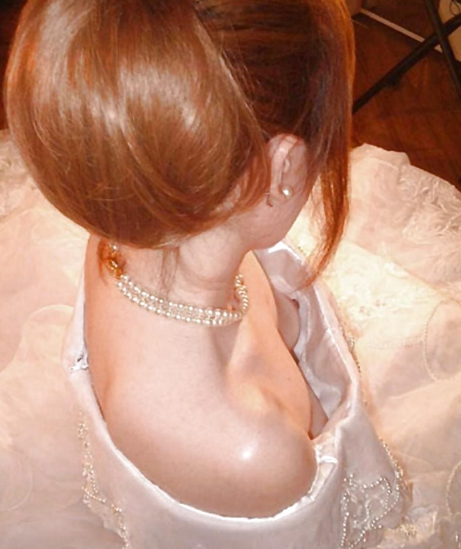 25P Cleavage Downblouse Nipple Slip
