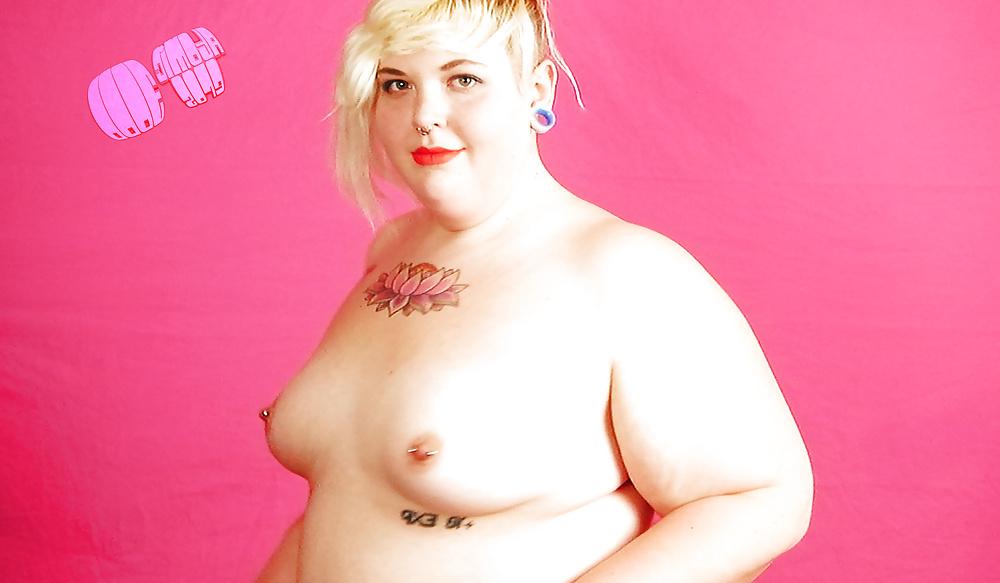 25P Cute nerd bbw strip