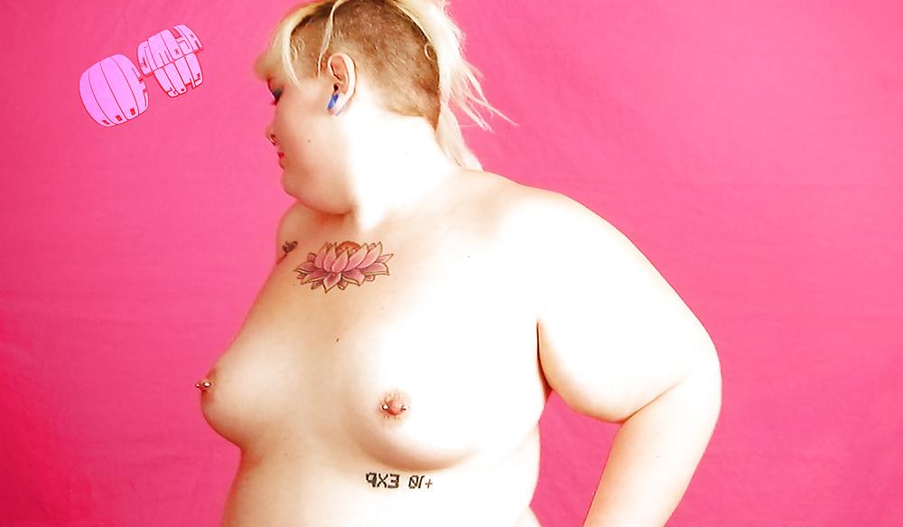 25P Cute nerd bbw strip