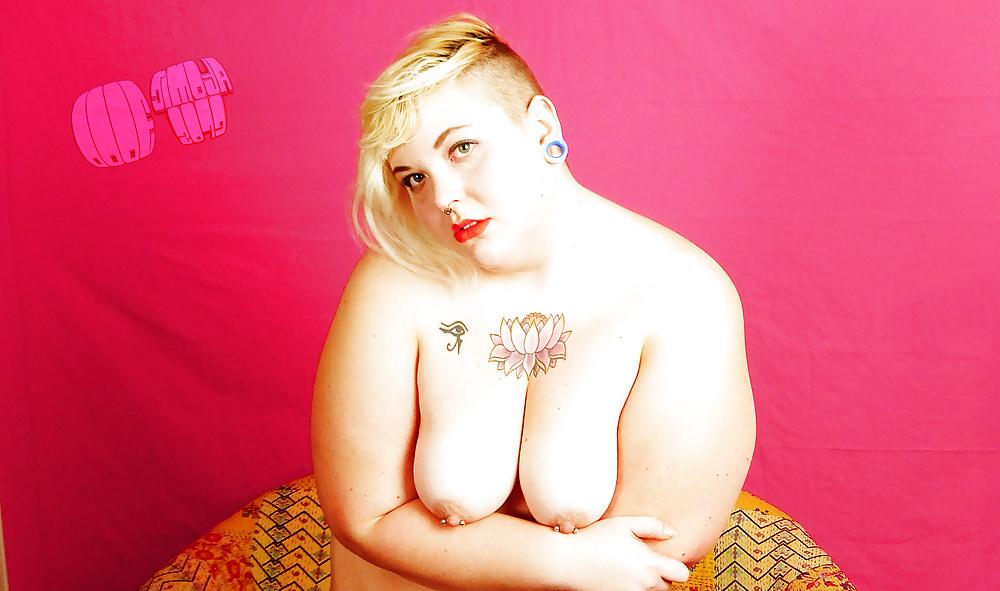 25P Cute nerd bbw strip