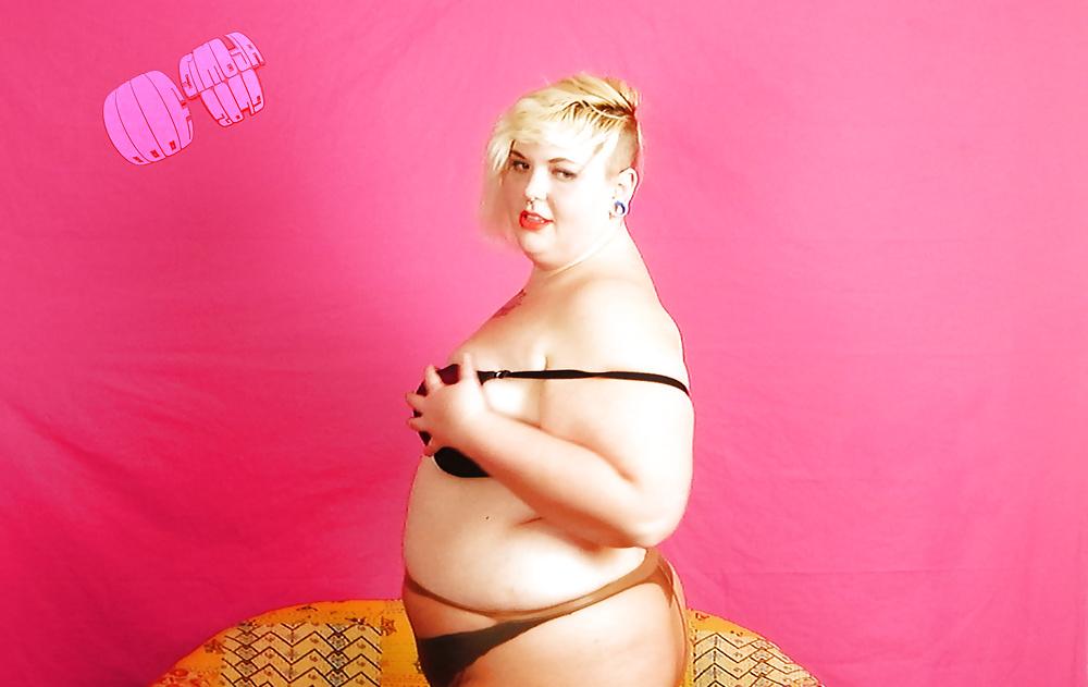 25P Cute nerd bbw strip