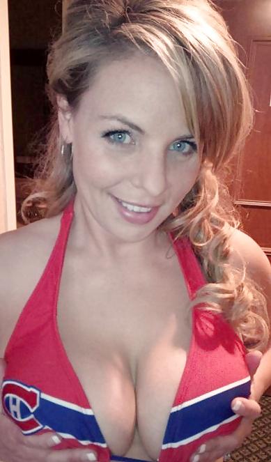 25P Sexy Cleavage 54
