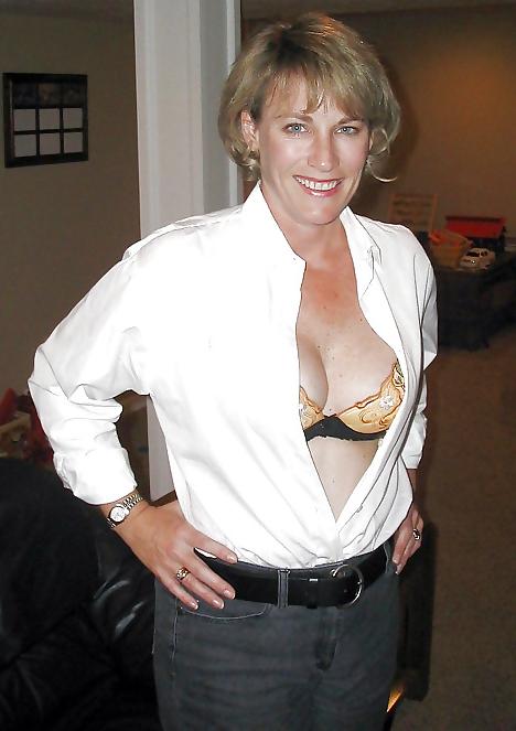 25P Sexy Cleavage 54